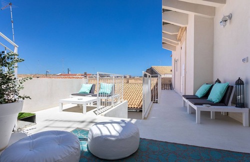 Santa Lucia Apartment | Darsena Sunset Apartment II by Wonderful Italy