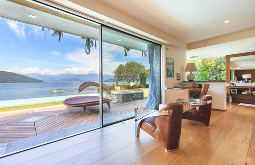 Ispra Villa | Distinctive stylish villa with pool directly on the lake shore! - Villa Isa