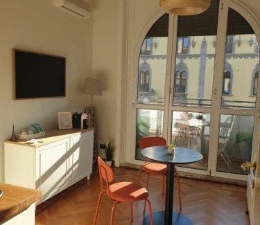 Loreto Apartment | Elegante Monolocale - Pecchio 1930