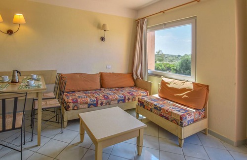 Canneddi House | Enjoy a relaxing vacation in this beautiful cottage near the beach!