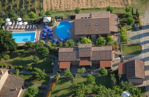 Paciano Apartment | Family apartment AC wifi and pool - La Capanna