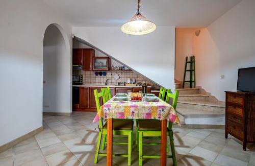 Torre Santa Sabina Villa | Flower House in Villa carisciola