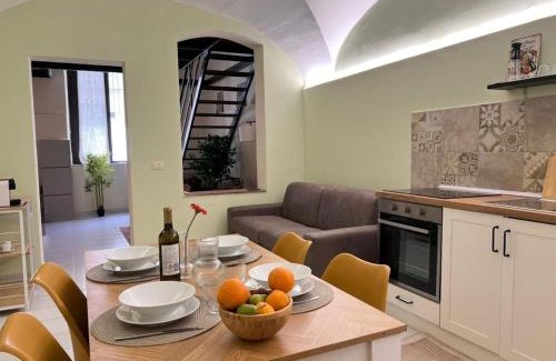 Borgo-Sanzio House | Giatì Studio - Cortile Privato & Metro