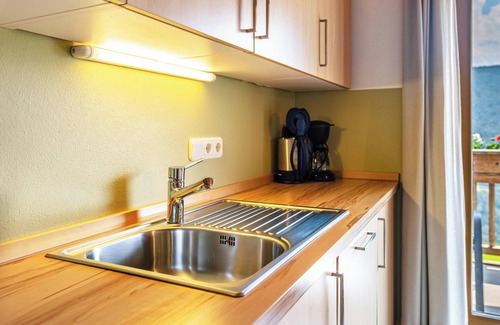Albions Apartment | Holiday Apartment "Dolomiten Winklerhof" with Mountain View, Garden & Wi-Fi