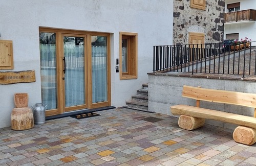 Mezzano House | Holiday Home 'Dimora Zoe' with Mountain View, Shared Garden and Wi-Fi