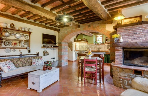 Pontito House | Holiday Home Il Vecchio Ospitale by Interhome