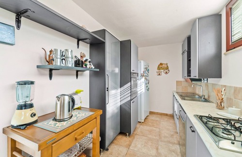 Capitana House | Holiday Home 'L'ape Regina' with Sea View, Wi-Fi and Air Conditioning
