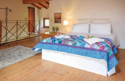 Montioni House | Holiday Home Lazise (VR) with Fireplace I