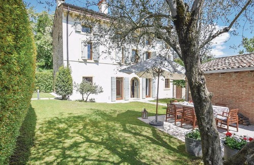 Montioni House | Holiday Home Lazise (VR) with Fireplace I