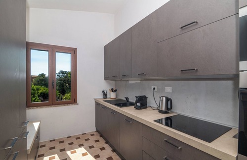 San Teodoro House | Holiday Home 'Rosmar' with Private Terrace, Shared Garden and Air Conditioning