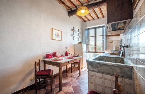 Ponte di Gabbiano Apartment | Holiday Home 'Casale' with Shared Pool, Shared Garden and Wi-Fi