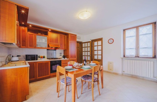 Querceta House | Beautiful private villa for 10 people with A/C, WIFI, TV and patio