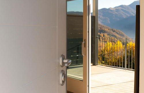 Esmate Apartment | Italian Vacation Homes - Lakeview Heaven Retreat