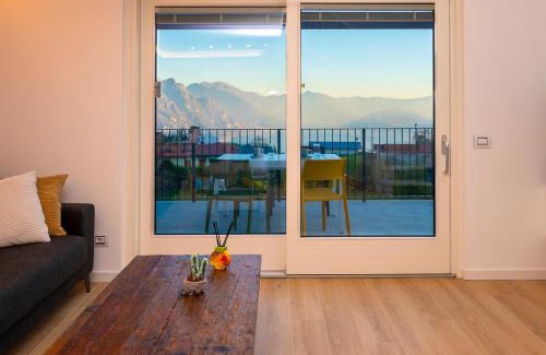 Esmate Apartment | Italian Vacation Homes - Lakeview Heaven Retreat