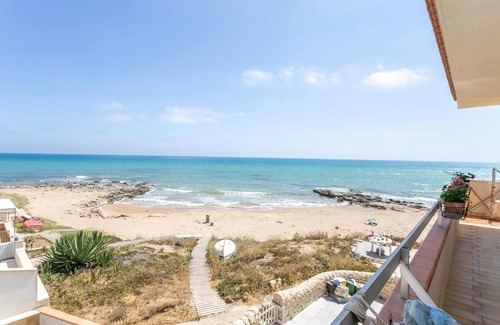 Casuzze House | La Casa in Riva al Mare