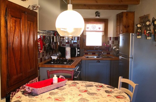 Nus Apartment | LA MAISON DES CHATS strategically located for visiting the entire Aosta Valley