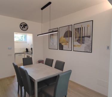 Casbeno Apartment | LA TERRAZZA - Very Quiet - Free park - 3 min from Varese center and lake - AIR Conditioning - Cycling friendly