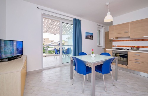 Marina di Ragusa House | Levante, Holiday Home 100 metres from the sandy beach and near the centre