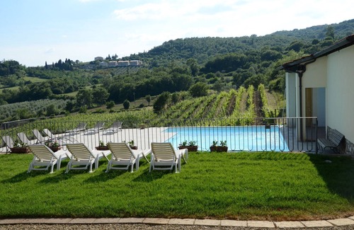 Capolona Apartment | Lovely apartment for 5 guests with WIFI, pool, TV, pets allowed and panoramic view, close to Are.