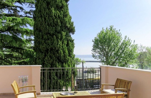 Marta Apartment | Lovely apartment for 6 guests with WIFI, A/C, TV, patio and parking