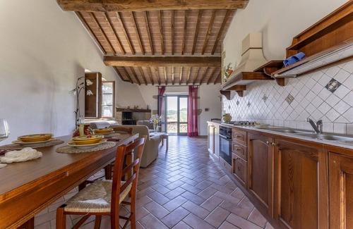 Radicondoli Villa | Lovely apartment in villa for 7 people with WIFI, pool