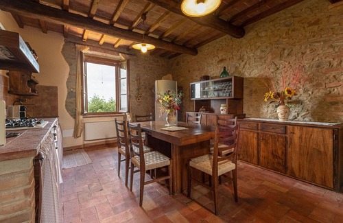 Sasso dʼOmbrone Villa | Lovely apartment in villa with WIFI, A/C, pool, TV, patio, pets allowed and panoramic view