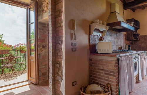 Sasso dʼOmbrone Villa | Lovely apartment in villa with WIFI, A/C, pool, TV, patio, pets allowed and panoramic view