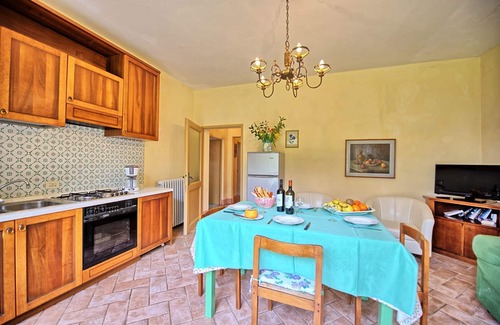 San Gimignano Apartment | Lovely apartment for 4 people with pool, WIFI, A/C, TV and panoramic view