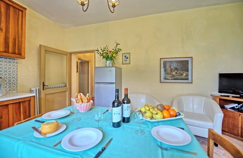 San Gimignano Apartment | Lovely apartment for 4 people with pool, WIFI, A/C, TV and panoramic view