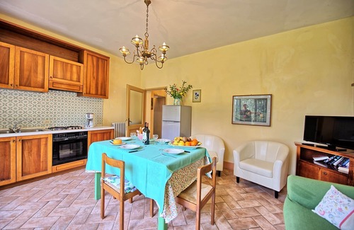 San Gimignano Apartment | Lovely apartment for 4 people with pool, WIFI, A/C, TV and panoramic view