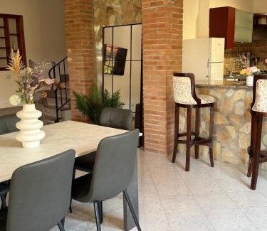 Capitana Villa | Lovely home 5 min walk to the beach, 3 bedrooms ample outdoor relax and WIFI