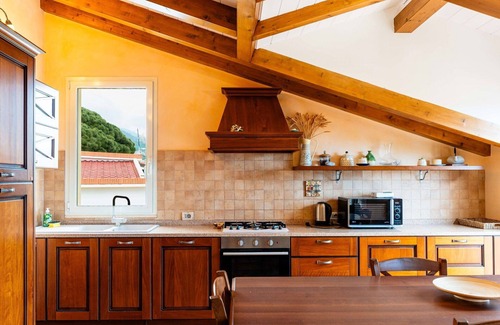 Borghetto Santo Spirito Villa | Lovely apartment in villa for 5 people with pool, A/C, WIFI, balcony and pets allowed