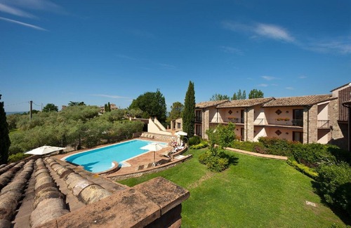 Canalicchio House | Luxurious Holiday Home in Collazzone with Swimming Pool