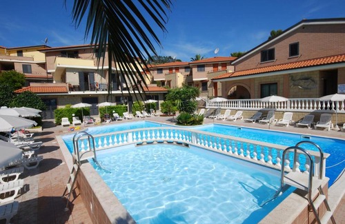 Tortoreto House | Luxurious Holiday Home in Tortoreto with Pool