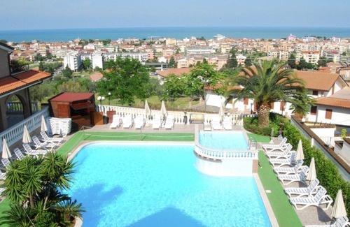 Tortoreto House | Luxurious Holiday Home in Tortoreto with Pool