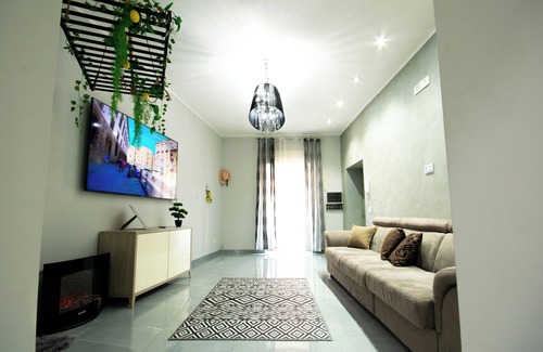 Naples Apartment | Modern and air-conditioned * 1 floor.