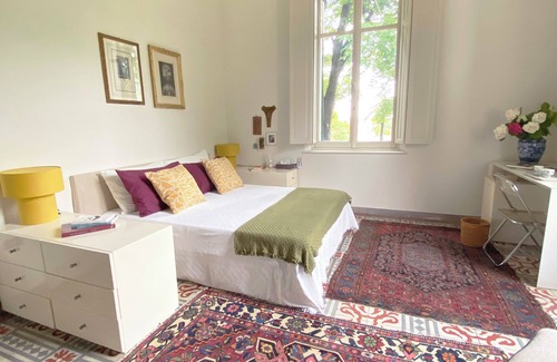 Parma House | Modern bedroom with bathroom in a XIX Century villa at VILLA SPERANZA