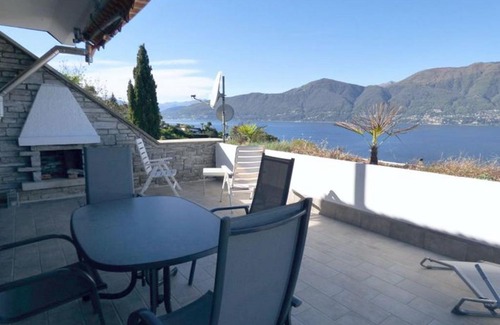 Porto Valtravaglia Apartment | Monte Sole II