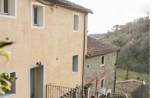 Terranuova Bracciolini Apartment | Nice apartment for 2 people with A/C, pool, WIFI, TV and patio