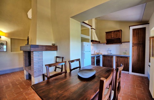 Castelnuovo Berardenga Apartment | Nice apartment for 2 people with A/C, pool, TV and panoramic view, close to Siena