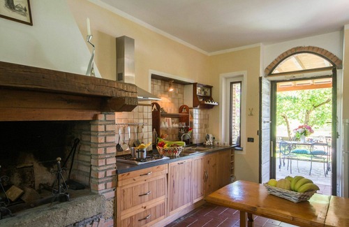 Montefiascone Villa | Nice apartment in villa for 8 people with WIFI, pool, TV, patio, pets allowed and panoramic view