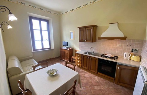 Casole d'Elsa House | Nice apartment in villa for 4 guests with pool, WIFI, TV, patio and panoramic view