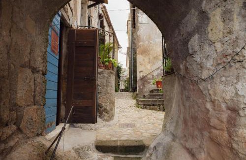 Calcata Historic Town Apartment | officina alchemica