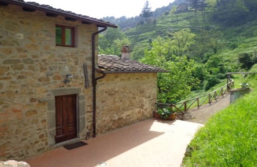 Pietrabuona House | Peter's house Podere Sondino - apartment for 6 people