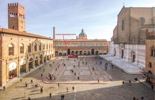 Historic Center Apartment | Piazza Maggiore Suite