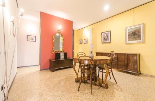 Historic Center Apartment | Piazza Maggiore Suite