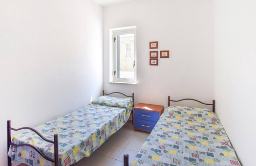 Le Castella Apartment | Practical vacation apartment just a few steps from the beach, in the heart of Le Castella.