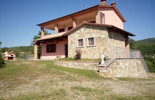 Ponte Buriano Villa | Private Villa with A/C, WIFI, private pool, TV, patio, pets allowed, panoramic view, close to Arezzo