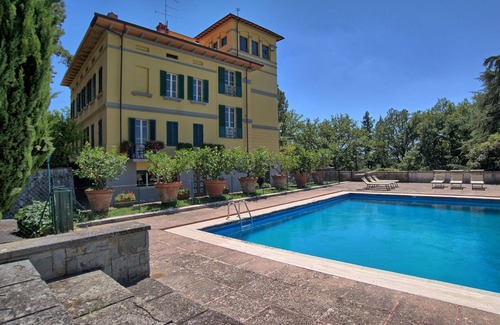Ponte Buriano Villa | Private Villa with hot tub, WIFI, private pool, TV, pets allowed, panoramic view, close to Arezzo