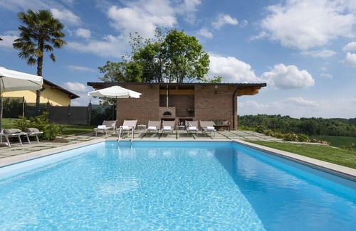 Monteu Roero Villa | Private Villa with private pool, A/C, WIFI, TV, patio, pets allowed, panoramic view, close to Alba